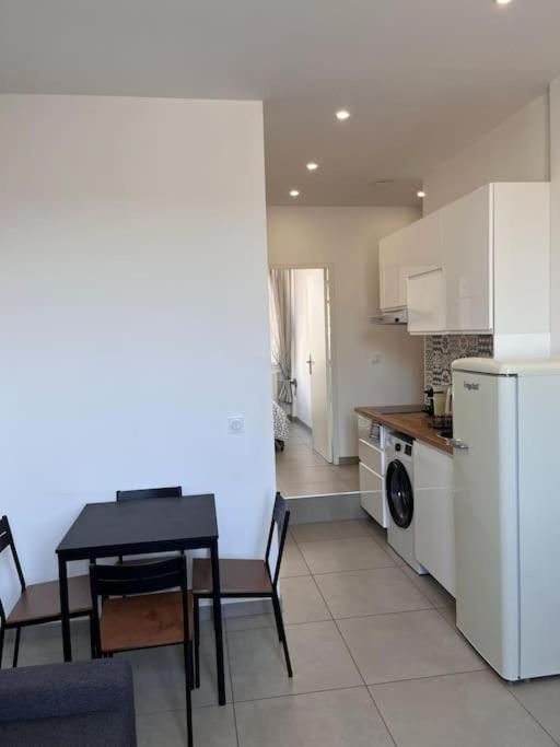 Le Pressense 2 Apartment Vénissieux Exterior photo